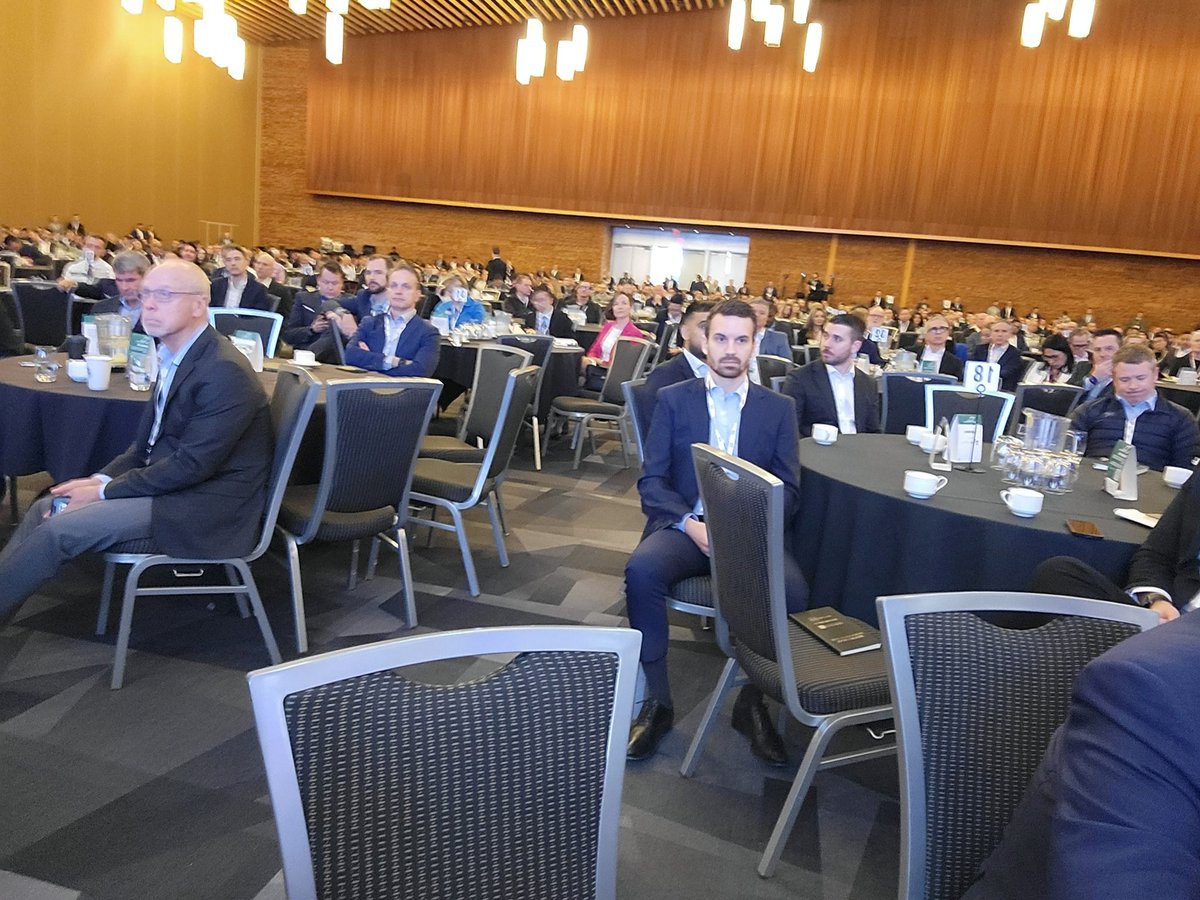 SurreyMayor's tweet photo. With room to accommodate more businesses and families, Surrey is the economic engine of the region. This influx of new residents brings new opportunities.
I shared my vision for #SurreyBC’s growth and economic prosperity at the Vancouver Real Estate Forum.
@re_forums #VREF https://t.co/zA6s96OAtR
