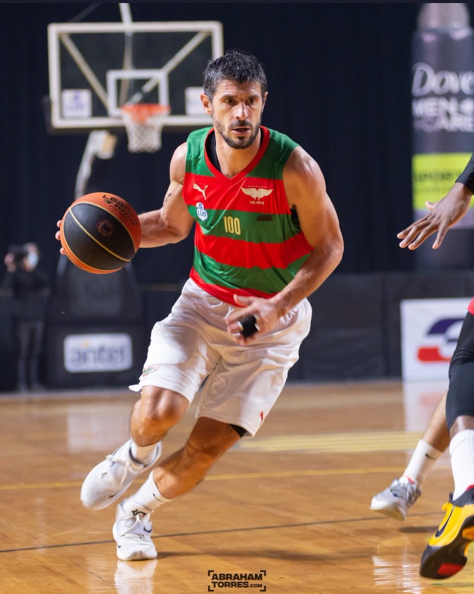 Porque nos enseñaste a varias generaciones a gritar Dale Campeón, porque nos llevaste a lo más alto en América, porque te apodamos D11OS y nacieron varios Leandros en el barrio, por eso y más, #LeandroEnAguada 

El barrio te extraña <a href="/LeandroGarciaM5/">Leandro GarciaMorales</a> 🔴🟢