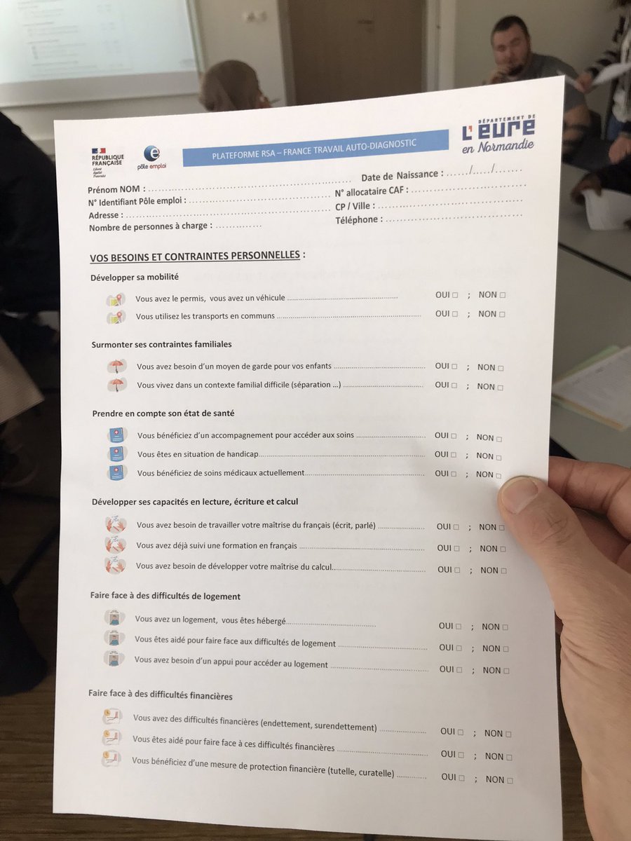 Prefet27's tweet photo. C’est parti pour l’expérimentation #FranceTravail dans l’#Eure : les 1ers allocataires du RSA ont été reçus par les agents de @Poleemploi_Ndie, @EureenNormandie et CAF. 
A partir d’un auto-diagnostic et d’entretiens, un accompagnement intensif, personnalisé leur sera proposé https://t.co/LBIOsaaSb6