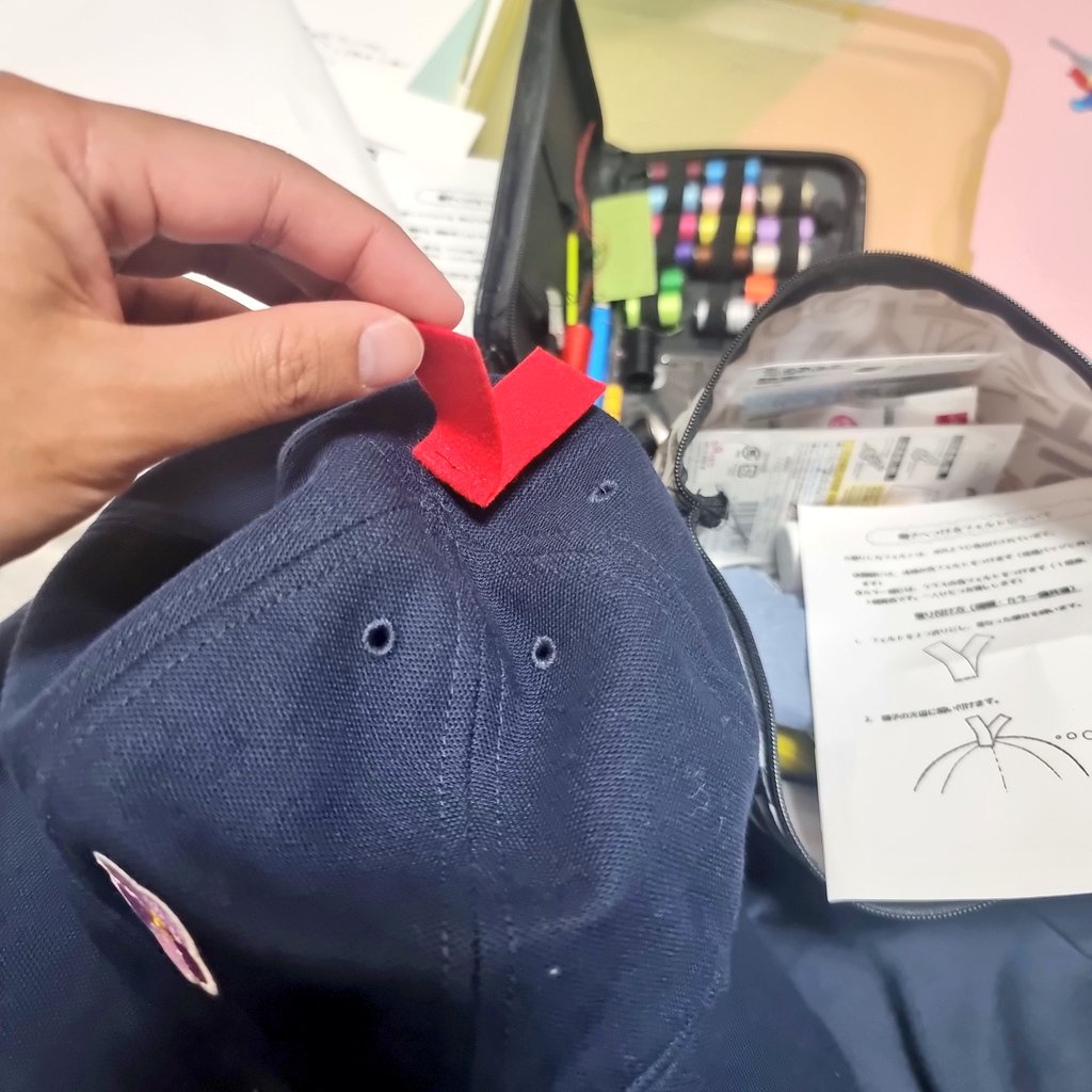 idhammer's tweet photo. Baru setel jahit benda merah ni kat topi yochien hadi. Kain secoet ni pun sejam. Harap boleh tahan at least sehari 😂 https://t.co/BjVqRNV4B5