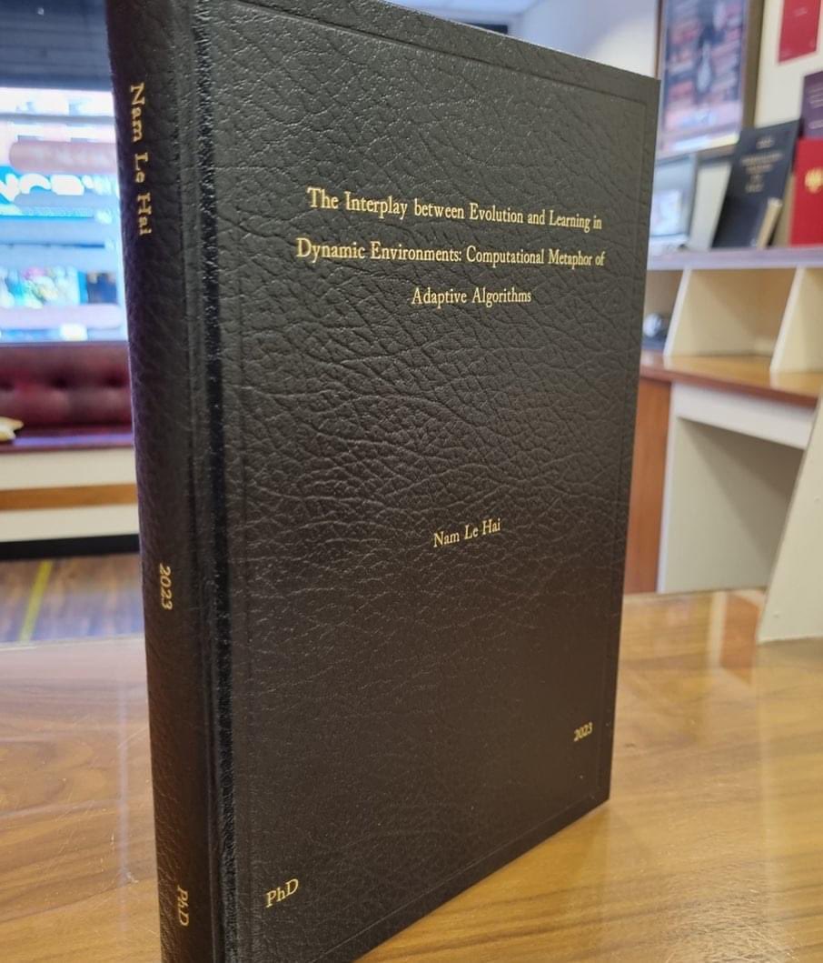 Excited to share that my PhD book has been recently published. After years of hardword, It is surreal to hold a physical copy of my whole thesis work in hands. 
#evolution #phdthesis #sociallearning #complexsystems