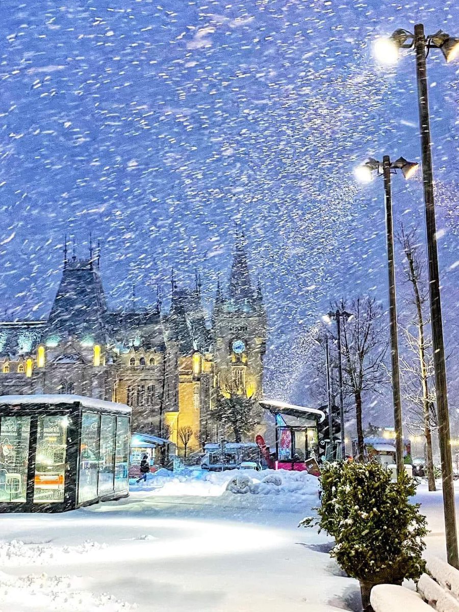 Arab_Storms's tweet photo. Iasi ❄️ Tonight ❄️ April 5, 2023
Iasi de poveste by Ionut Birsan
CODE RED WEATHER WARNING
#vremea #meteo #cod #rosu #viscol #zapada #ninge #ninsoare #iarna #primavara #aprilie #alerta #alert #atentionare #avertizare
With Meteo plus 🇩🇪 https://t.co/bDbssoDuAR