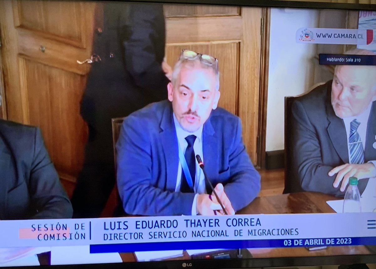 SergioPierry's tweet photo. El Gobierno debiera destituir hoy al jefe de migración que avala y alienta el ingreso sin control de extranjeros indocumentados, le está causando con su ideología un grave daño a nuestro país. https://t.co/siF0bmmjNc