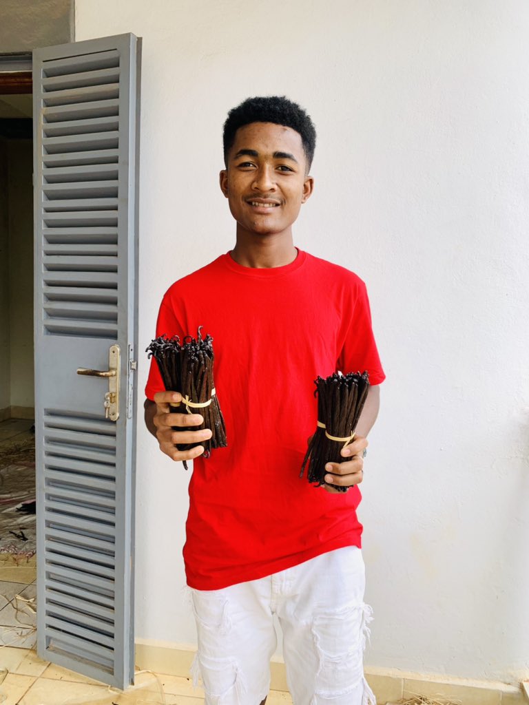 ProduitVanilleB's tweet photo. Bonjour 👋👋👋 Je vend des produits vanillé très parfumé et bio première qualité disponible à Madagascar 🇲🇬 et je fais l’exportation dans toutes les pays https://t.co/milPuQ9kTq