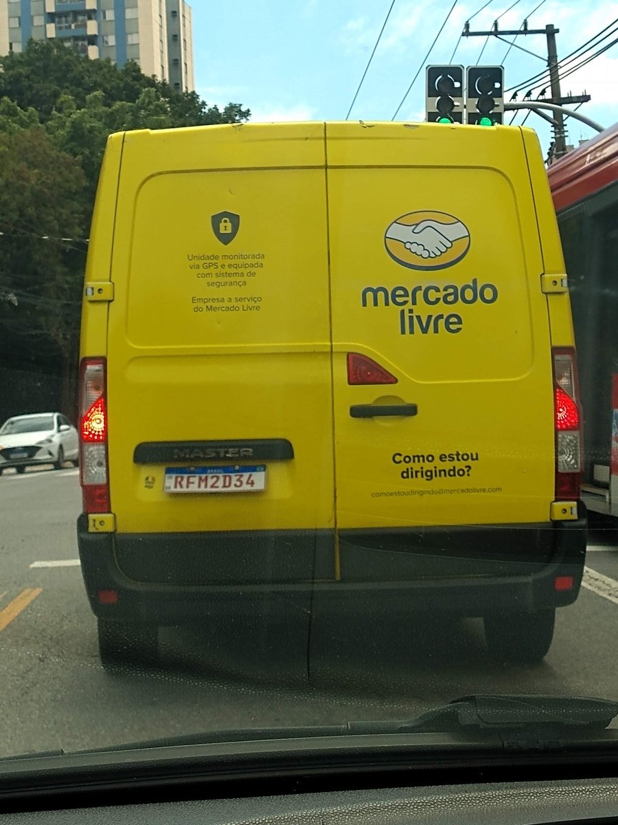 daniloabujamal's tweet photo. @MercadoLivre do montante investido no Brasil, que tal destinar uma fatia à educação e conscientização das regras do trânsito?

Vocês são protagonistas, precisam assumir a vanguarda da mudança dando o exemplo.

Que tal criar um material publicitário a respeito? https://t.co/Elo565HdIv