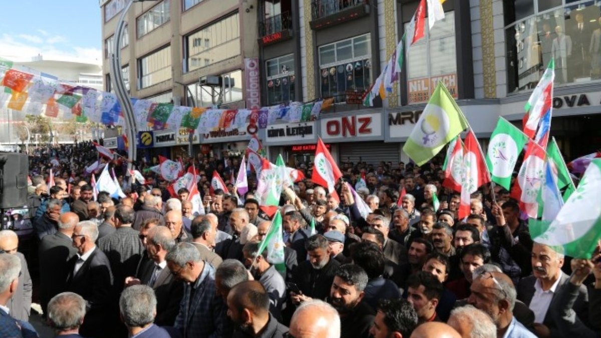 expresshaber_'s tweet image. Yeşil Sol Parti Van’da seçim bürosunu açtı
#Değiştireceğiz #Engel #Halkı #Sancar #Yol

expresshaber.net/2023/04/06/yes…