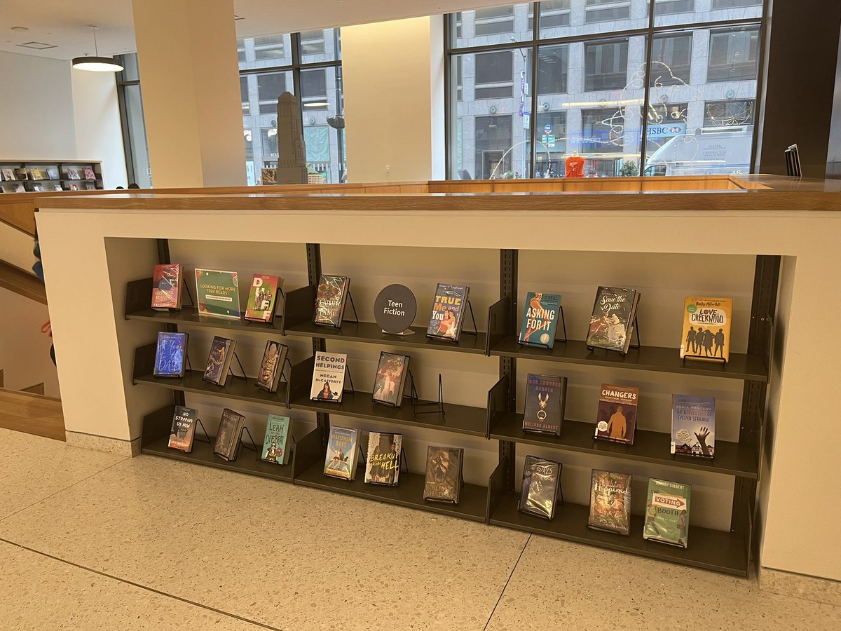 Derry’s Séamas O’Reilly @shockproofbeats and Louise O’Neill @oneilllo featuring in the book displays in the fabulous setting of the @nypl on 5th Av #IrishWriters