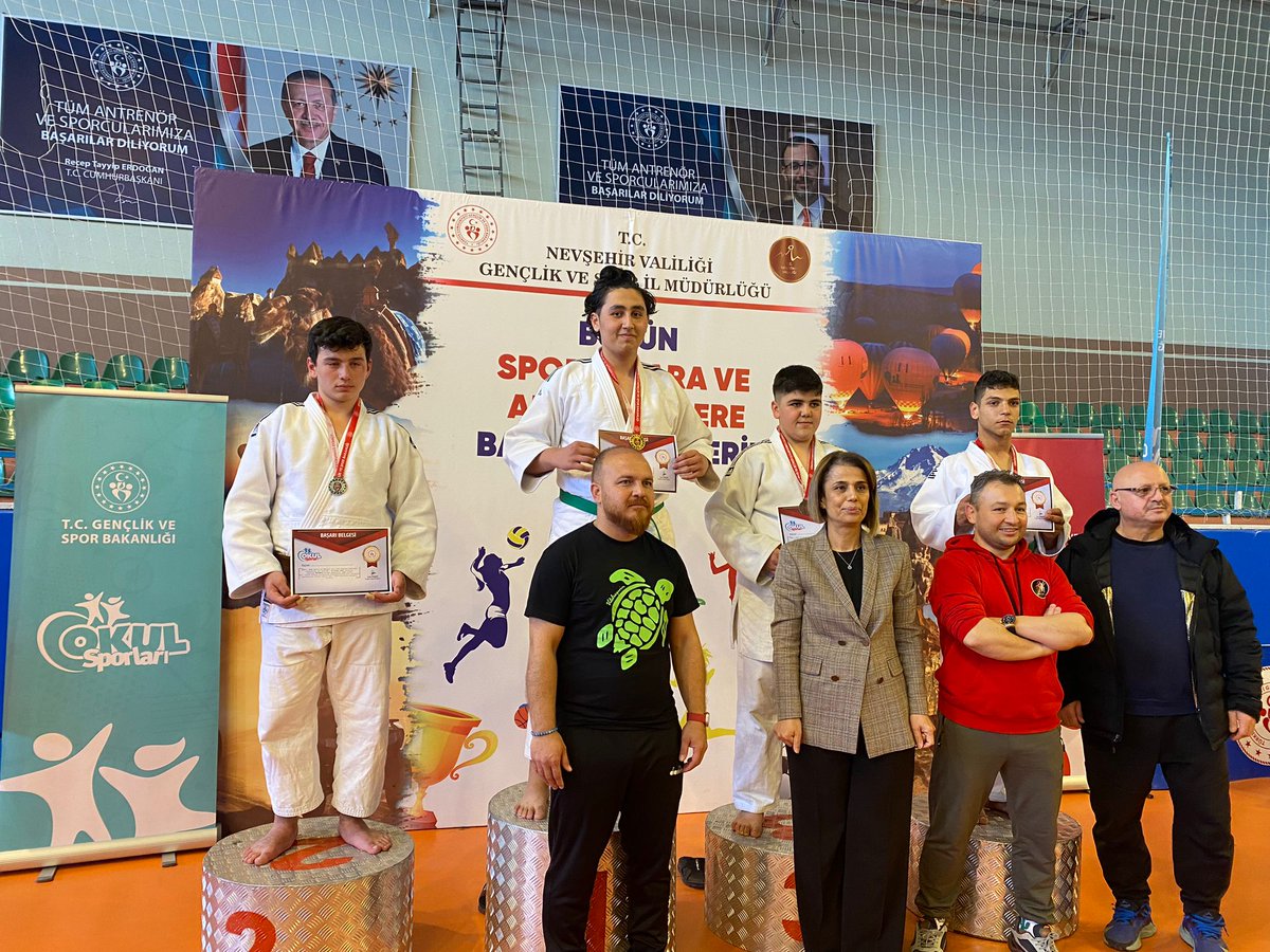 Okulumuz 8. Sınıf öğrencisi İbrahim Sağlamçelik, Nevşehir ilinde yapılan Ortaokullar Arası Judo Türkiye Finali yarışmalarında +66 kg da Türkiye Şampiyonu olmuştur. Öğrencimizi ve emek veren antrenörü Ahmet Ömre Türe' yi gönülden tebrik edip başarılarının devamını diliyoruz.