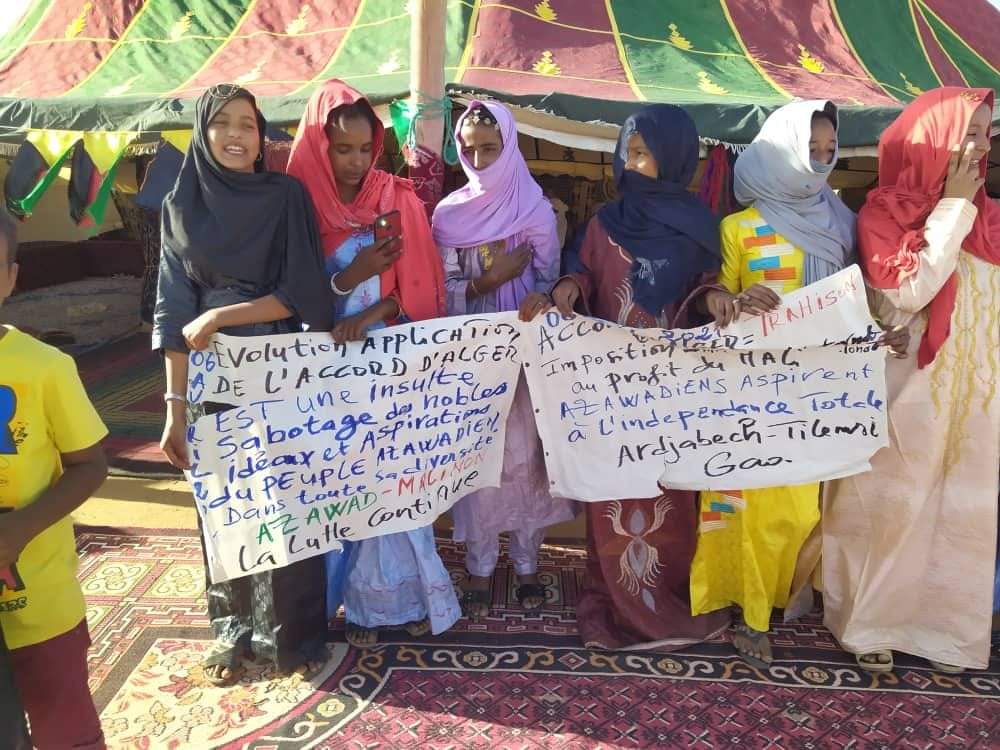 Tanakranet's tweet photo. #Gao: commun d'#agabach à #tilemsi célèbre de l' 11ème anniversaire de l'indépendance de l'#azawad
#freeAzawad https://t.co/ewND74Jeq7