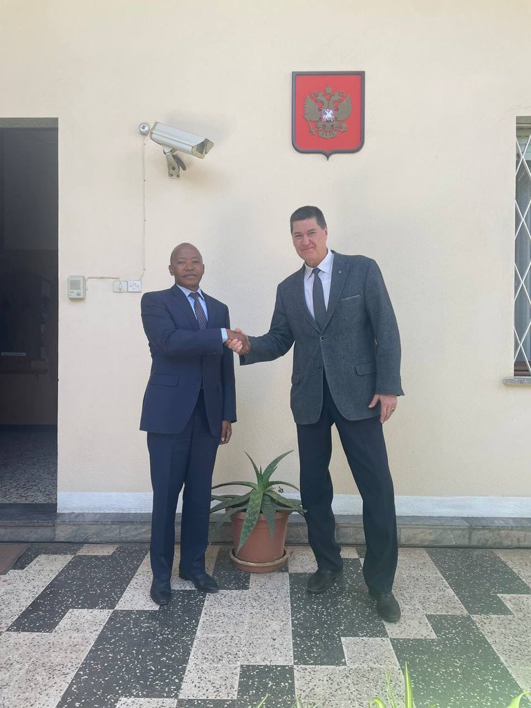 6 апреля Посол России в Эритрее И.Н. Мозго встретился с Послом ЮАР П.Кумшей

April 6 Russian Ambassador to Eritrea I.N. Mozgo met with Ambassador of South Africa P. Kumsha