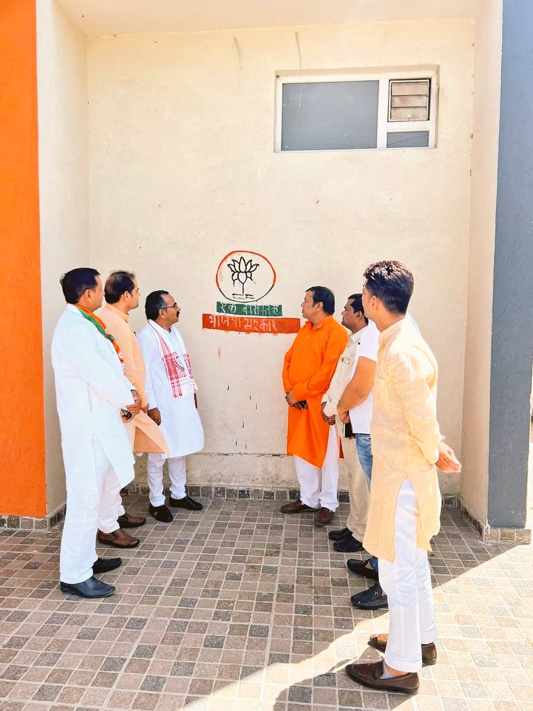 VijayBhatiBJP's tweet image. आज जिला कार्यालय पर जिला प्रभारी श्री सत्यपाल सैनी जी ( प्रदेश उपाध्यक्ष) के साथ झंडा फहराया उसके उपरांत कार्यालय में कार्यकर्ताओं के साथ राष्ट्रीय अध्यक्ष मा•श्री@JPNadda जी व विश्व के लोकप्रिय नेता यशस्वी पीएम मा• श्री @narendramodi जी के उद्बोधन को सुना l
#BJPSthapnaDiwas