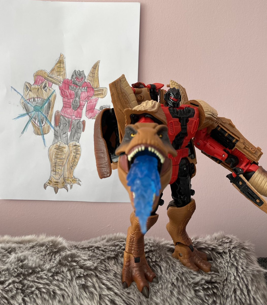 Easter Holiday art from my daughter - this time the female predacon #Tyrannoconrex
The biggest femcon on her shelf - she was looking for art of her online and couldn’t find any so decided she’d do her own #Transformers