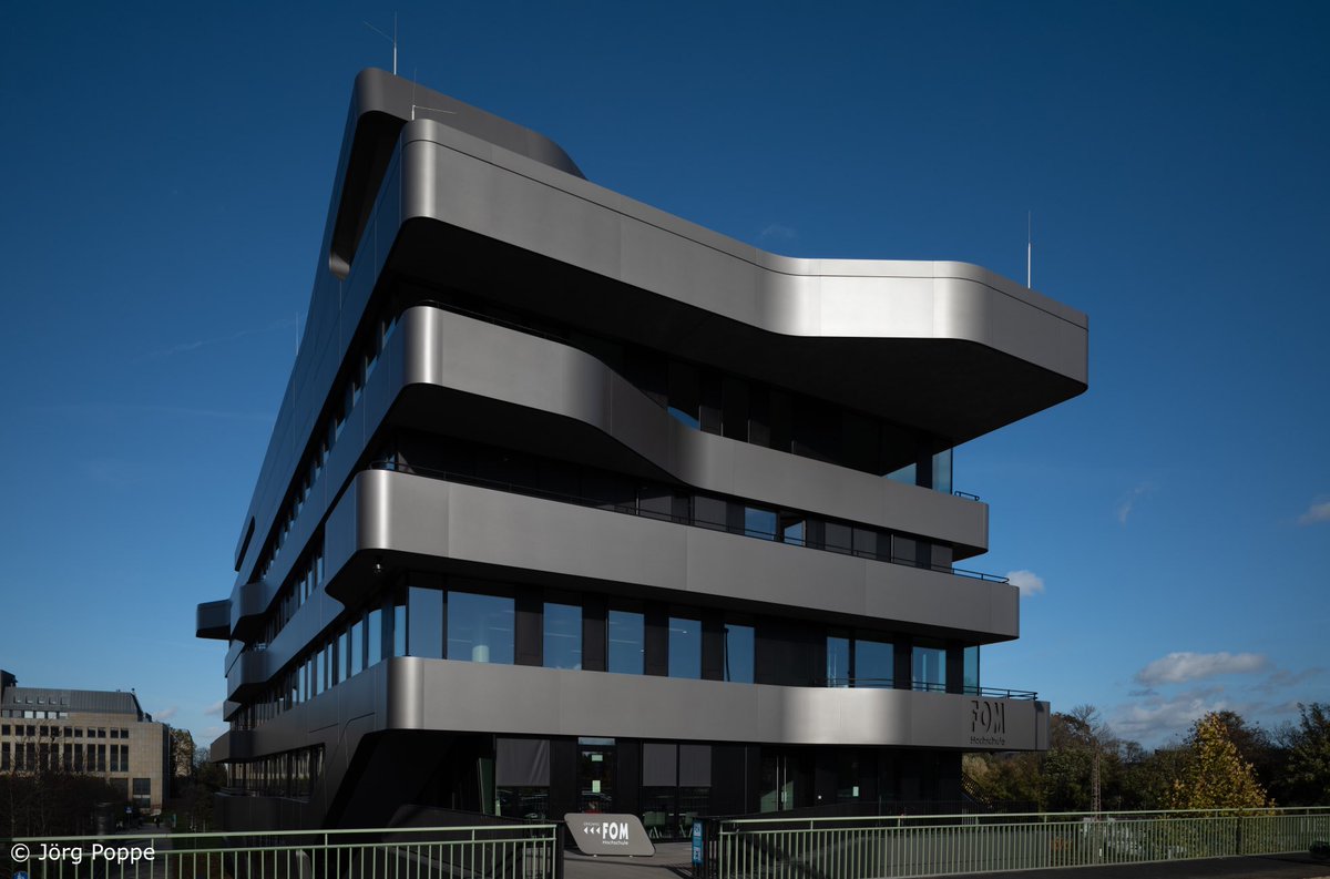 lichtaufnahmen's tweet image. FOM Hochschule.     #fomhochschule #fomdüsseldorf #fassade #architektur #düsseldorf #geometrie #structure_bestshots #photogrammers_art_architecture #pinnacle_architectures #schatten #l35154