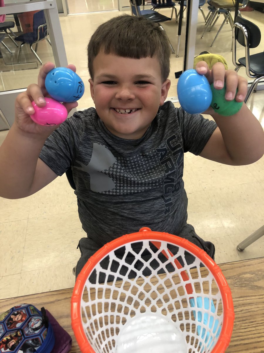 MrsHengesbach's tweet photo. @CitrusSchools @LecantoPrimary We had fun looking for sight word and cvc word eggs this morning! #celebratelps https://t.co/vbYtGrpAUg