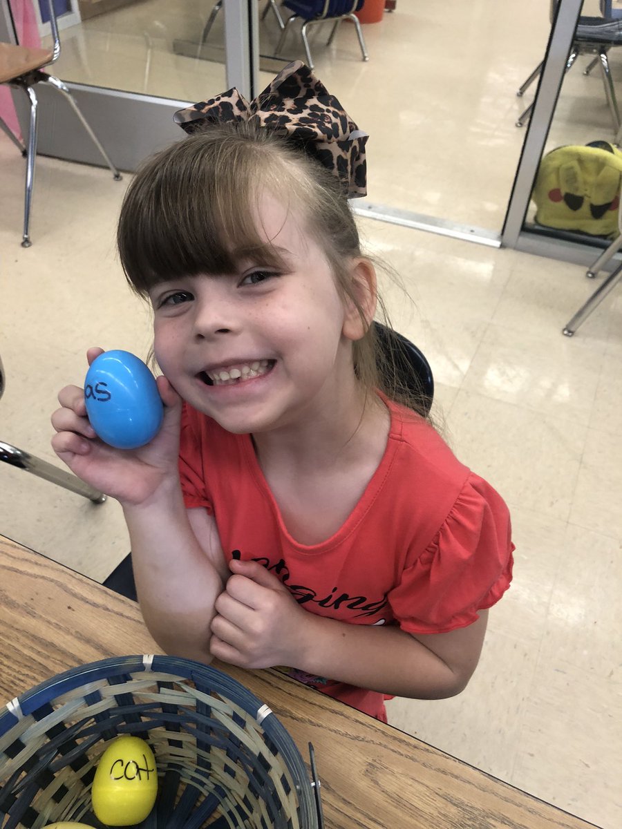MrsHengesbach's tweet photo. @CitrusSchools @LecantoPrimary We had fun looking for sight word and cvc word eggs this morning! #celebratelps https://t.co/vbYtGrpAUg