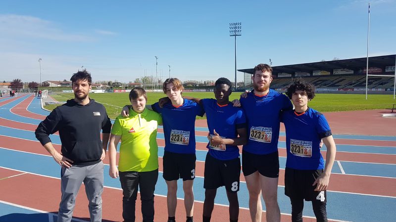 LPAnatoleFrance's tweet photo. Le @LPAnatoleFrance est présent à Albi aux championnats de France de Cross Training. Bravo aux élèves et aux professeurs de l’AS @acversailles @unss_versailles @Unss92 @VilleColombes 
Merci à tous les partenaires 
@RegionIleFrance @LyceeProny @MDoAeschlimann https://t.co/mxDkLoS4ja