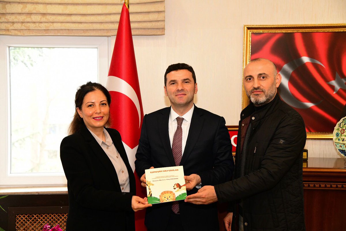 toprakanakym's tweet photo. Trabzon İl Milli Eğitim Müdürümüz Sayın Evren GÖRMÜŞ' e hayırlı olsun ziyaretinde bulunarak, yapmış olduğumuz çalışmalar hakkında bilgi verdik. Sayın Müdürümüze göstermiş olduğu ilgi için teşekkür ederiz.

@Trabzon_MEM 
@EvrenGrms 
@AkcaabatIlceMEM 
@AkcaMehmetUSTA https://t.co/JBZWEx1oKT