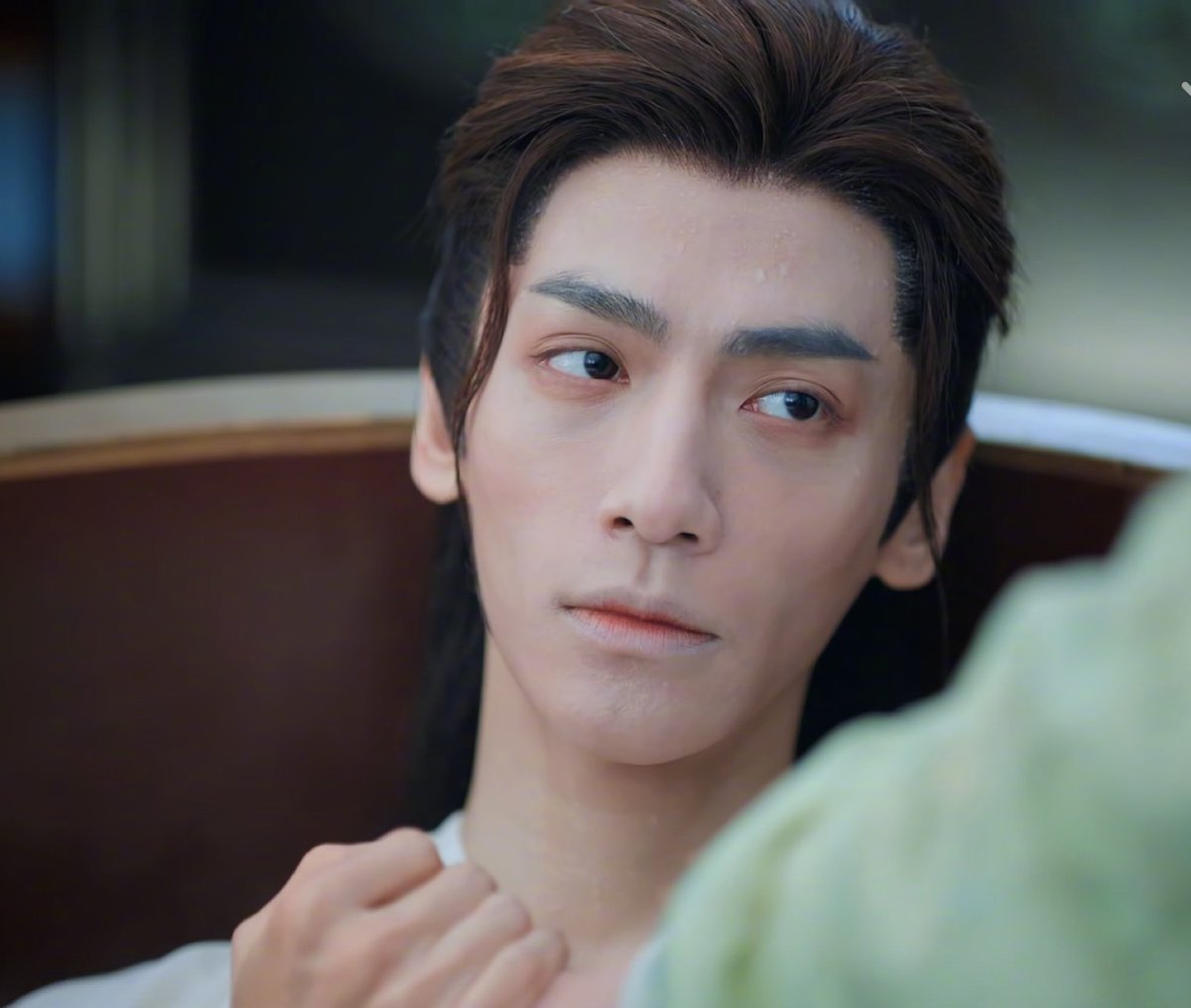gjzzh424's tweet photo. Everyone: he's too thin!!
Me: oh he really looks like he's about to meet his creator in this scene lmao love it #CastingDoneRight
#LuoYunxi #TillTheEndOfTheMoon #长月烬明 #罗云熙 https://t.co/XiOdDkqs4D