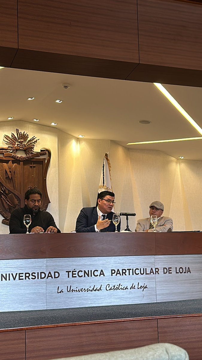 ObservacomU's tweet image. La educación tiene que desarrollar competencias digitales y socio emocionales. 
Para @ontoart señala que actualmente las instituciones educativas y editoriales están establecimiento un conjunto de normas éticas. 
A los docentes les corresponde guiar el conocimiento.