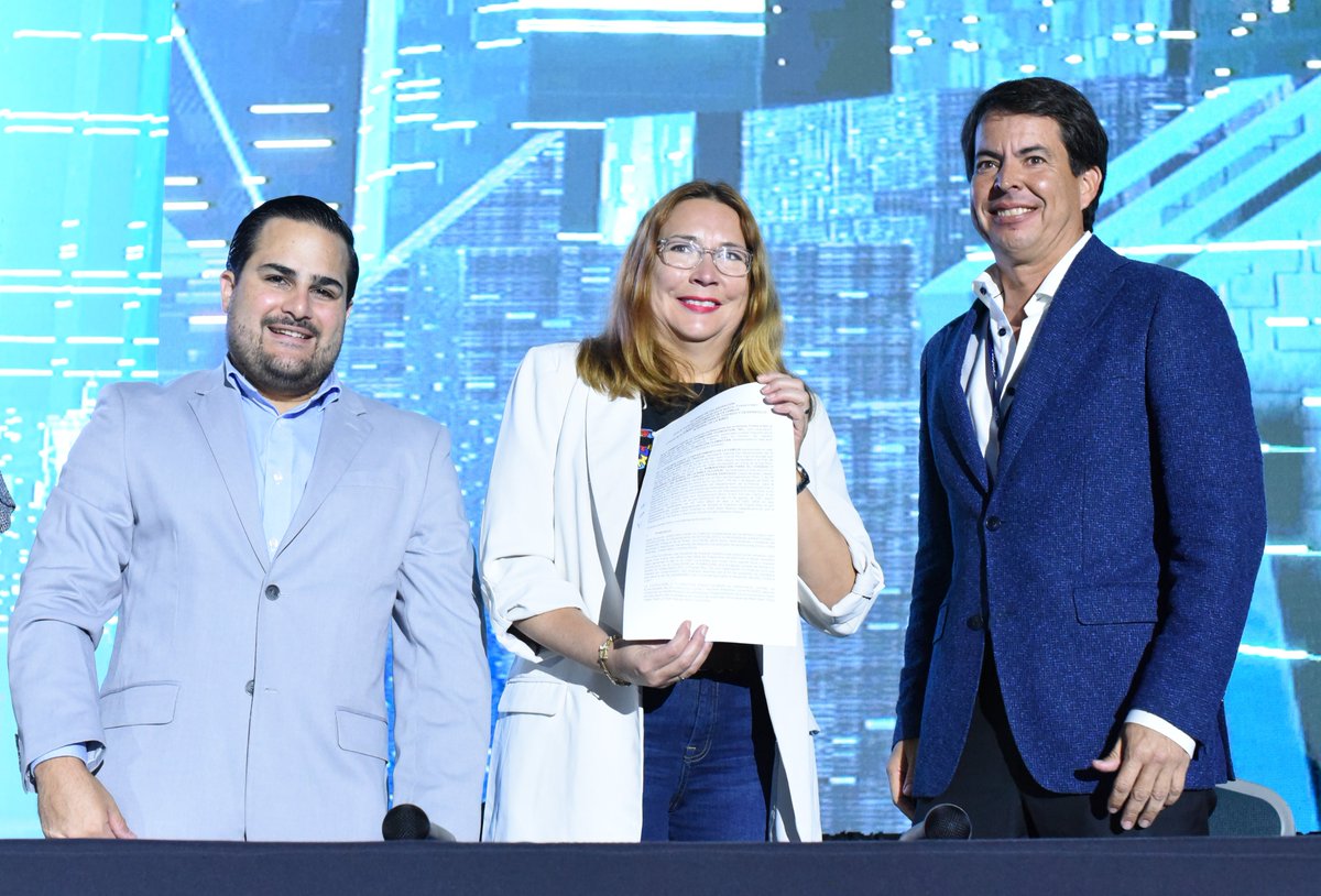 TodosLeerPR's tweet photo. La Coalición Multisectorial por la Lectura ¡Todos a leer! y ACUDEN firmaron ayer un acuerdo para promover la lectura desde la niñez temprana. 
Gracias al administrador @rcpaganpr y el liderazgo de la @FAROenege como miembro de la Coalición. https://t.co/rkKXqhUqnW