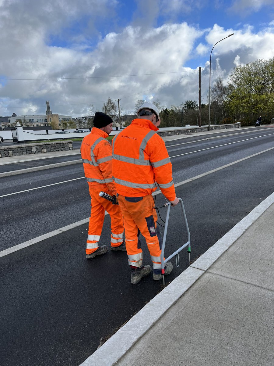 UDEltd's tweet photo. Fault finding street lighting cables today with Enerveo in Carlow using Radiodetection RD7200
#radiodetection #RD7200
#faultfinding #enerveo #theundergroundexperts
#precisionlocators https://t.co/YlY3oNujty