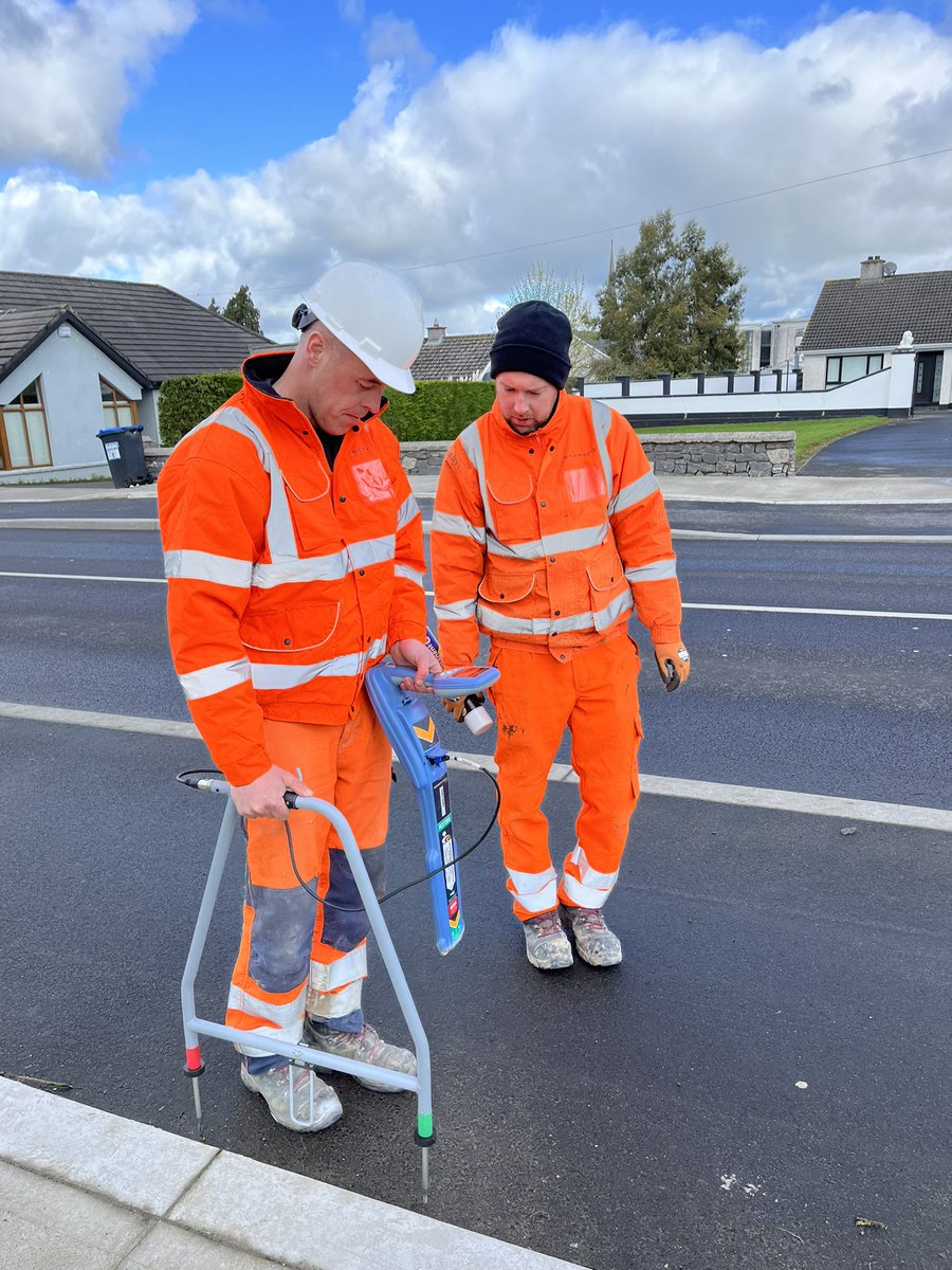 UDEltd's tweet photo. Fault finding street lighting cables today with Enerveo in Carlow using Radiodetection RD7200
#radiodetection #RD7200
#faultfinding #enerveo #theundergroundexperts
#precisionlocators https://t.co/YlY3oNujty