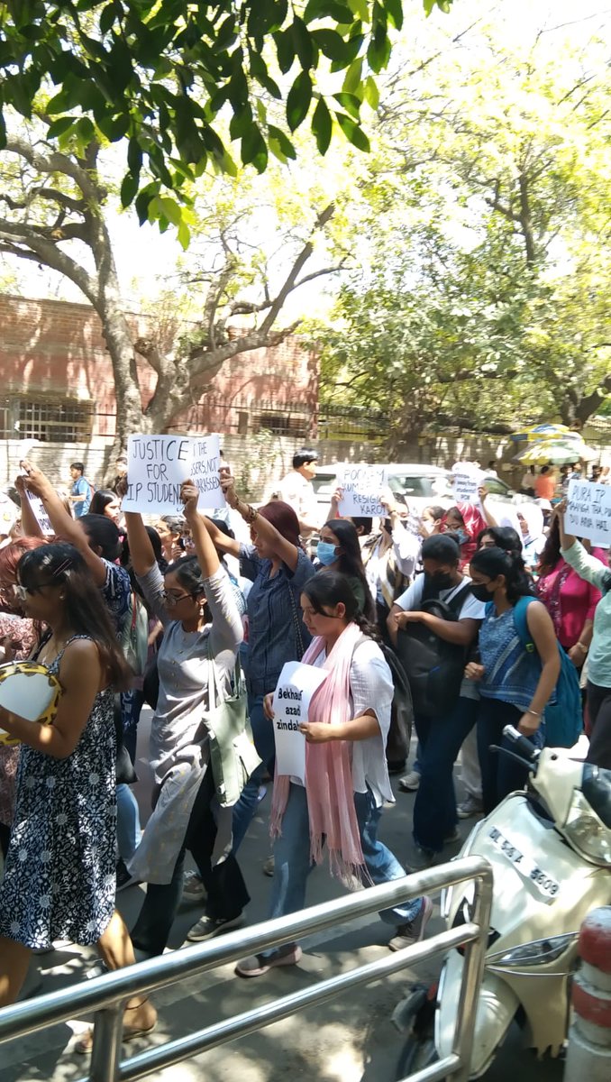 anjali__27's tweet photo. Today students from Different DU colleges came in solidarity with IPCW. Students marched in north campus against harrasment, Rape culture and Survivor Blaming from Miranda to KNC, from Gargi to DRC, LSR to IP! 

Gender minorities of Delhi University will not be silenced! https://t.co/s874o7RyMu