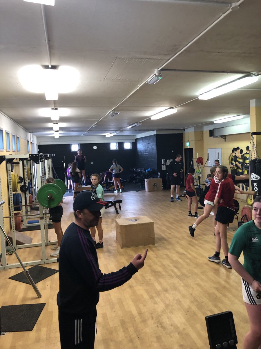 Great work done today in ⁦@YoungMunsterRFC⁩ by our u17 and u18 girls squads today #munsterstartshere ⁦@Munsterrugby⁩ ⁦@MunsterWomen⁩ ⁦@ken_imbusch⁩ ⁦@WillieShubart⁩ ⁦@EmmettOCALLAGH2⁩ ⁦@GraceKy13⁩