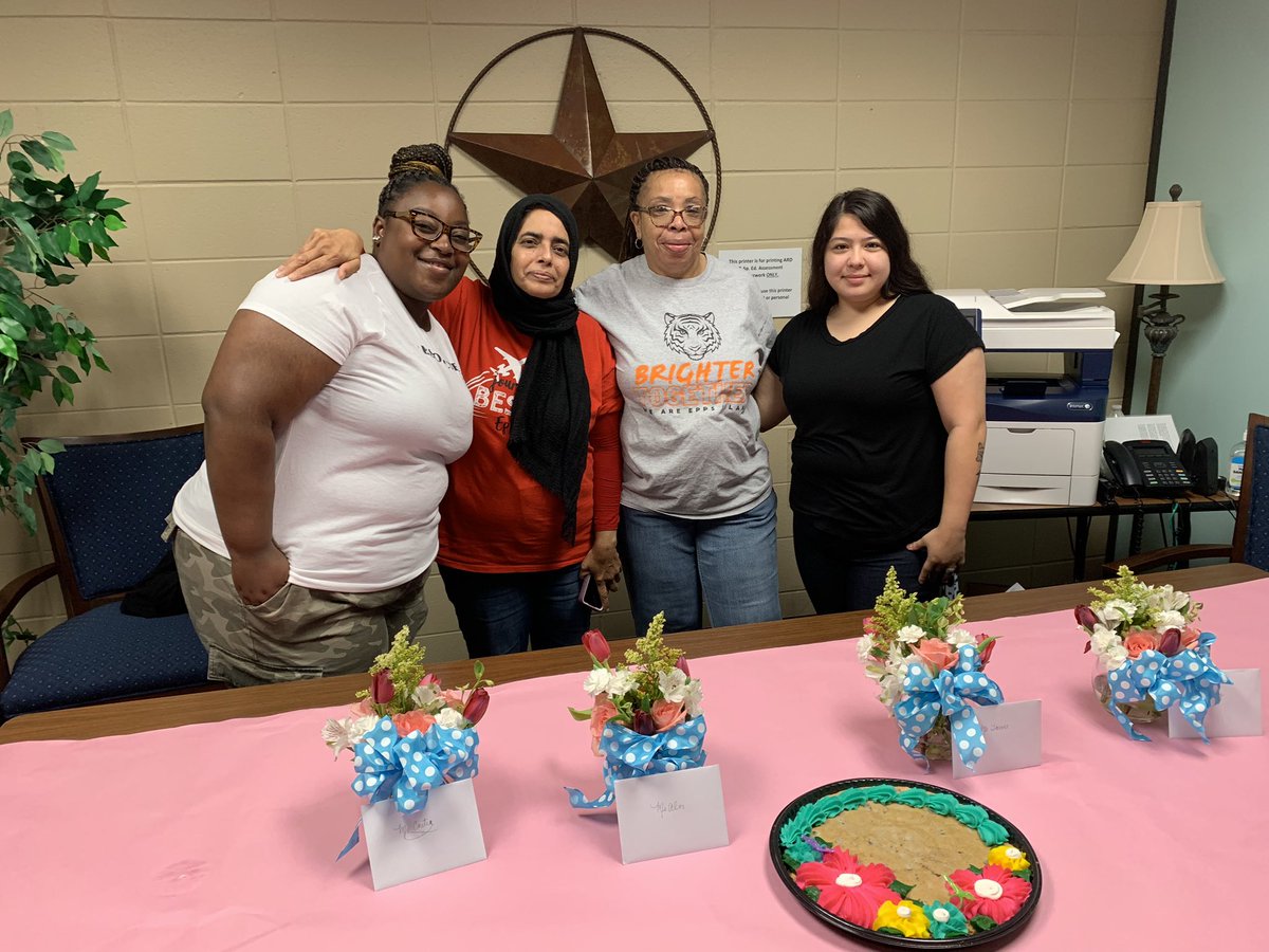 Happy Special Ed Paraprofessional day to the best crew! @ldomeaux1 @APKarenaJarvis <a href="/TrenaGrice/">Peyton Grice</a> <a href="/EppsIslandKISD/">Epps Island</a> <a href="/KleinISD/">Klein ISD</a> <a href="/kswaim1/">Kenna Swaim</a>