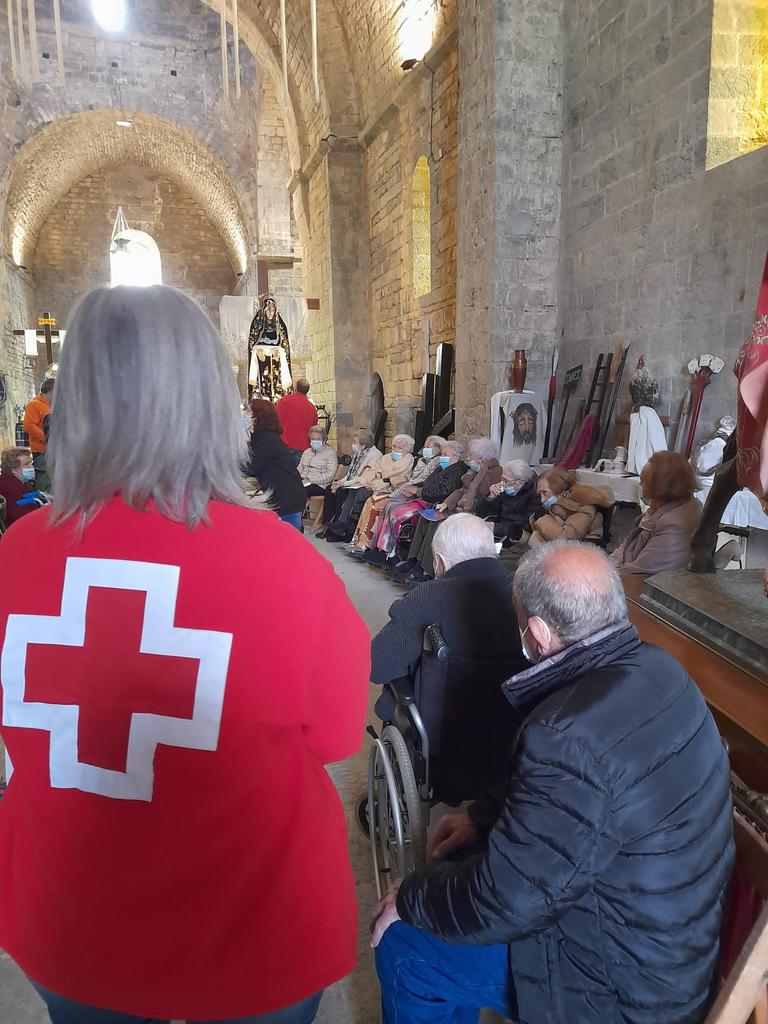 creurojacpd's tweet photo. Avui hem acompanyat als nostres avis i avies de la Residencia a veure  els passos de la Processó al Monastir de Sant Pere https://t.co/cYS6fE8R5p