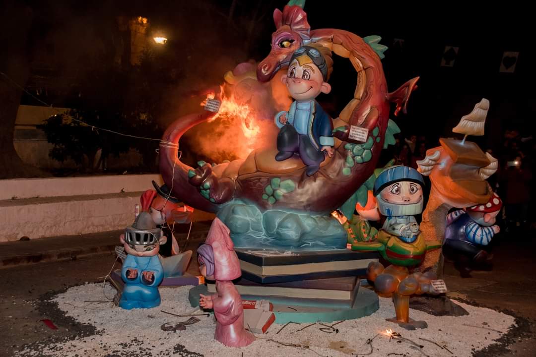 FallaLaPalmera's tweet photo. Resum falles 2023 💥 Cremà 
#fallles2023 #fallalapalmera #Palmeritos #MonFaller #FallesSagunt https://t.co/9SHmSEbNkB