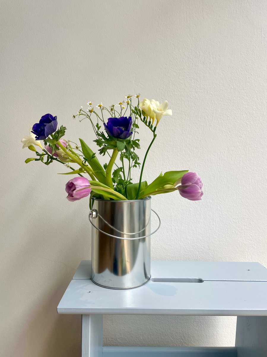 Ein bisschen Lack, ein bisschen Zeit: 
Fertig ist der Hocker in neuem, frischem Look.

bit.ly/3ZPlDVH
Farbton: K/20-7-10-19/T

#instagraminteriorchallenge #iic #ikeahack #kolorat #lack #farbe #perjohan #streichen #paint #interior #instahome #instainterior #interiordesign