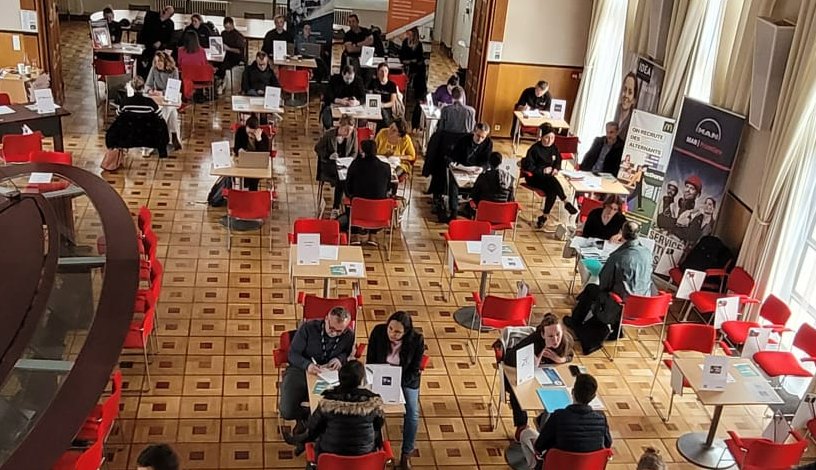 [#Apprentissage] 📢Ils sont venus, ils sont tous là... 
#Emploi #Formation #Recutement

C'est parti pour le Speed Alternance #SaintNazaire👩‍🎓

Des dizaines d'entreprises et de jeunes se rencontrent et échangent en vue de contrats d'alternance 🤝👨‍🏭