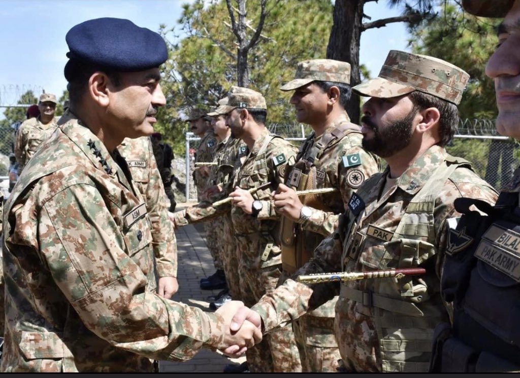 JavedIqbalReal's tweet photo. Chief of Army Staff General Syed Asim Munir visited forward areas along Line of Control (LOC) today.COAS was briefed on the situation along the LOC and operational preparedness of the deployed formations.COAS met with officers and troops on the forward positions. https://t.co/5l8LDKQtIv