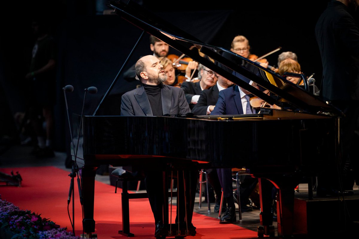 EMM (@enticottmusic) on Twitter photo Exciting news: <a href="/kirillgerstein/">Kirill Gerstein</a> discusses his exciting new #Rachmaninoff150 project with Joshua Barone in a <a href="/nytimesarts/">New York Times Arts</a> feature, and his new arrangement is published by <a href="/FaberMusic/">Faber Music Publications</a>! CLICK HERE: ➡️enticottmusicmanagement.com/news/faber-pub… Exciting news: <a href="/kirillgerstein/">Kirill Gerstein</a> discusses his exciting new #Rachmaninoff150 project with Joshua Barone in a <a href="/nytimesarts/">New York Times Arts</a> feature, and his new arrangement is published by <a href="/FaberMusic/">Faber Music Publications</a>! CLICK HERE: ➡️enticottmusicmanagement.com/news/faber-pub…