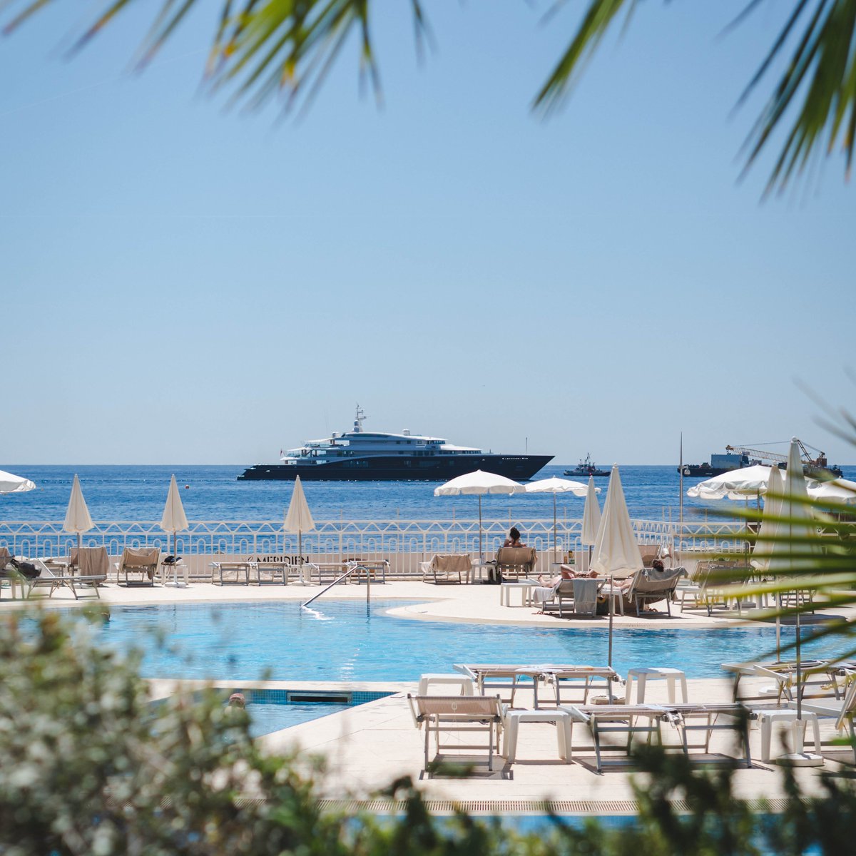 🌴 Fancy a dip with a view? Look no further…