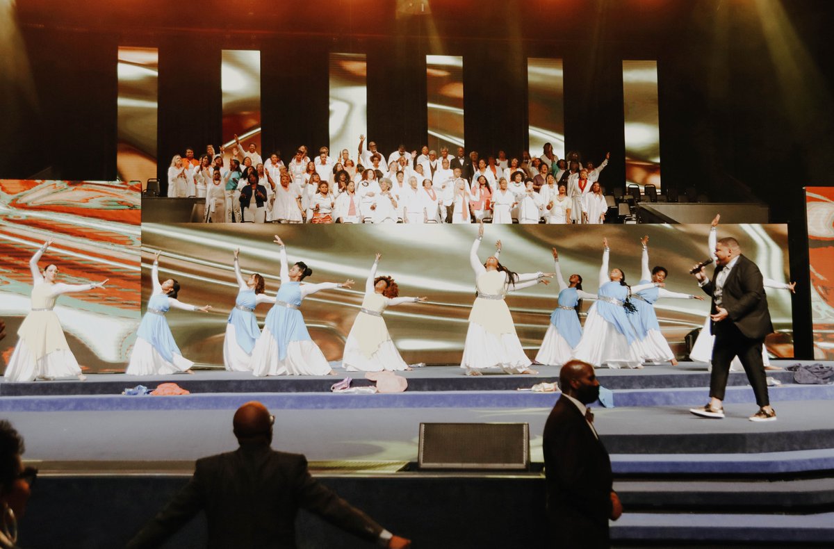 FirstLadyJakes's tweet photo. Sunday’s word reminded me of the many #HoldingPatterns God has placed me in. When I get frustrated, I try to remember that we aren’t promised tomorrow, but we are promised eternity. 🙏🏾
Need some peace of mind? Watch @BishopJakes’ sermon at https://t.co/b1NN4Kbx5q
#TPHOnline https://t.co/i1L0mMRy6g