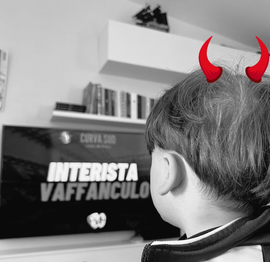 bon_salv's tweet photo. L'educazione prima di tutto
 😌😌😏😏😎😎
🖤❤️🖤❤️🖤❤️🖤❤️
Di padre in figlio 
#sb22 #cb09
#acmilan #csm 
#curvasudmilano
#fromfathertoson
#interistavaffanculo https://t.co/LYl1Vh4G2p