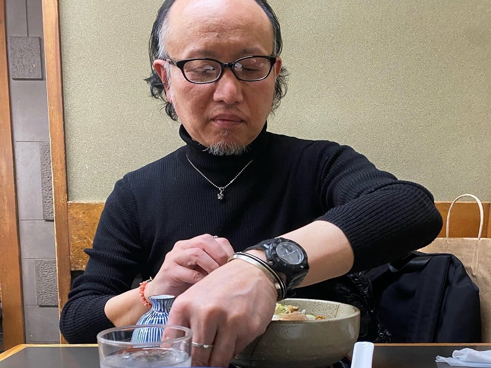本日無事に誕生日を迎えました。
56歳の1年は痛風の再発に悩まされたり処分予定だった実家の片付けに手間取ったりと色々ありましたが周囲の協力のおかげで何とか乗り越える事が出来ました。
世間一般に言う還暦まであと3年となりましたが57歳もマイペースで頑張っていきたいと思います😊