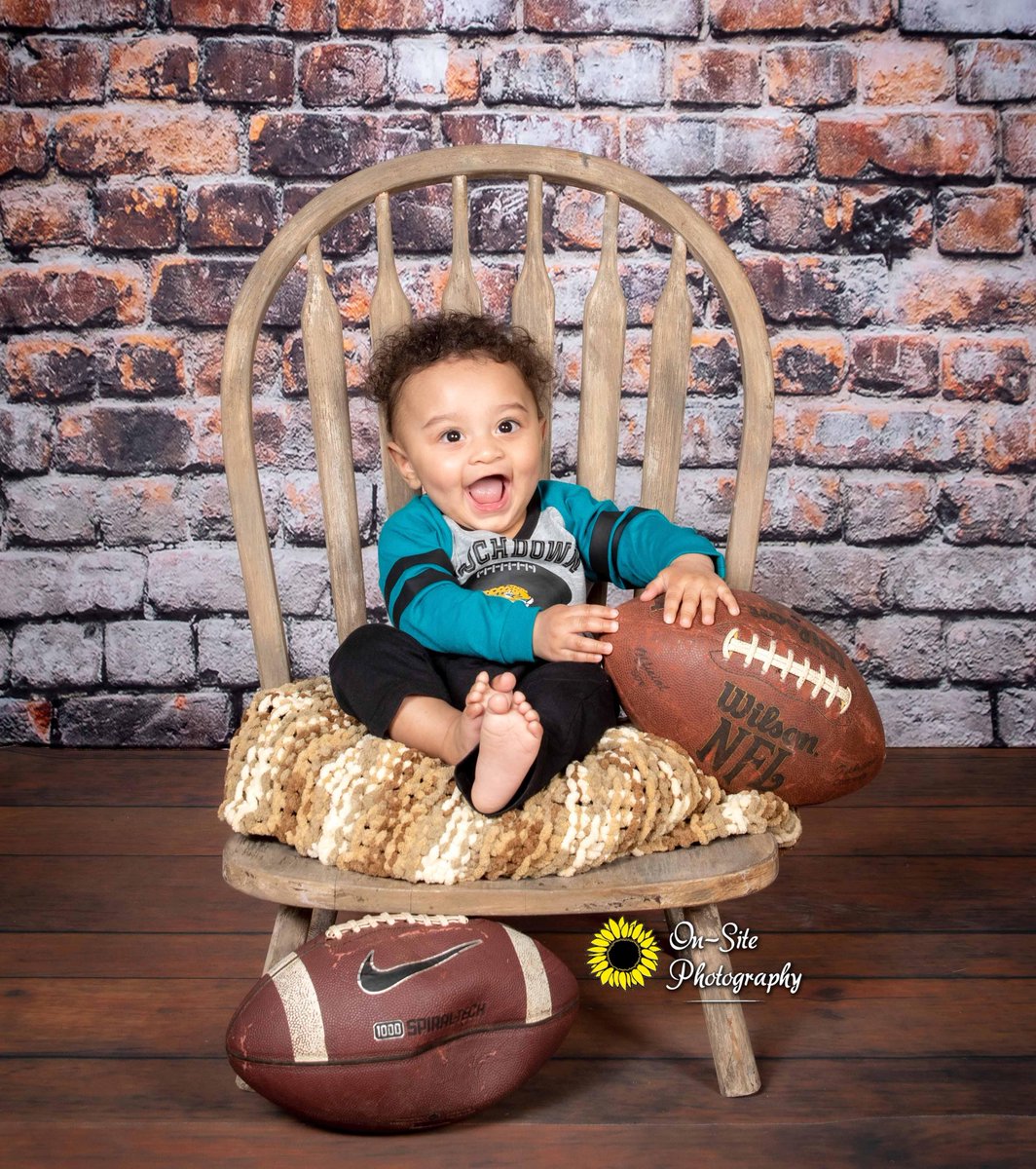 OnSitePhoto's tweet photo. 6 months is such an adorable "Happy" time for these little ones..... book your session text 623.237.1627 we have many props and scenes! https://t.co/cxAfWwN9Ys