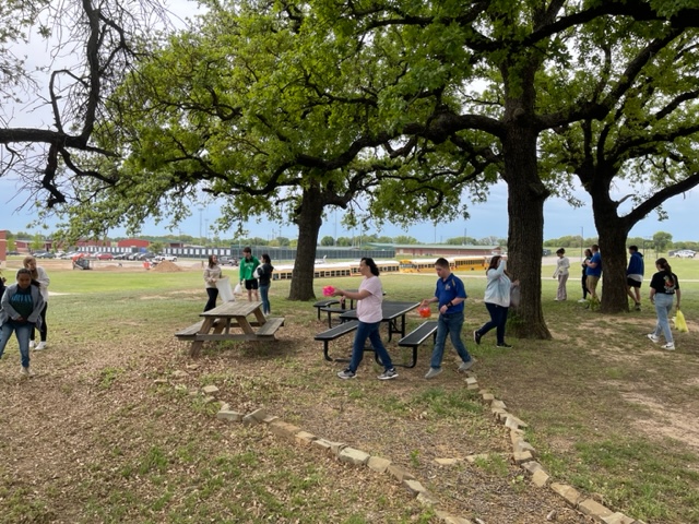 ChoirBrock's tweet photo. BHS Choir Easter Egg Hunt!!! https://t.co/ONxiZGngxh