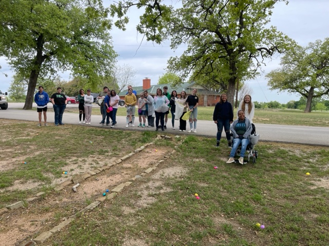 ChoirBrock's tweet photo. BHS Choir Easter Egg Hunt!!! https://t.co/ONxiZGngxh