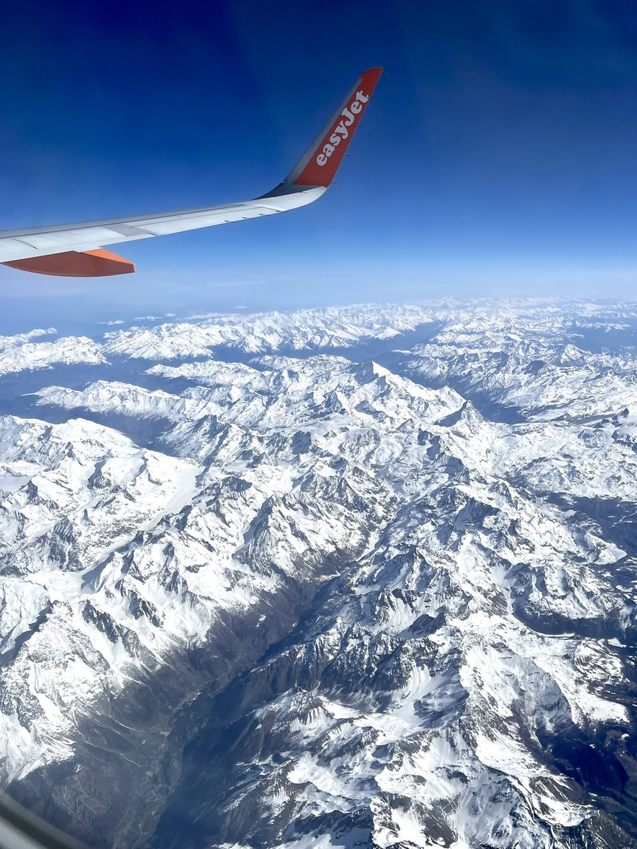 Alik_chal's tweet image. Kto jeszcze nie był na nartach w tym roku, wciąż ma szansę. Sprawdziłam dzisiaj warunki w #Alpy #MontBlanc ⛷️ 🥶👍