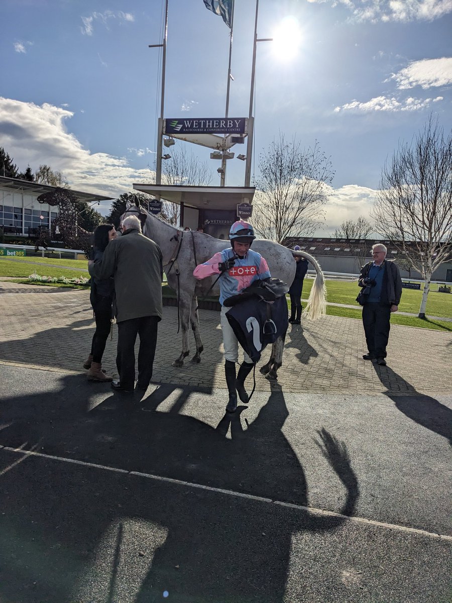 mulldog's tweet photo. Silver In Disguise and Charlie Price take top honours at Wetherby. https://t.co/qhRs6v9Ihx