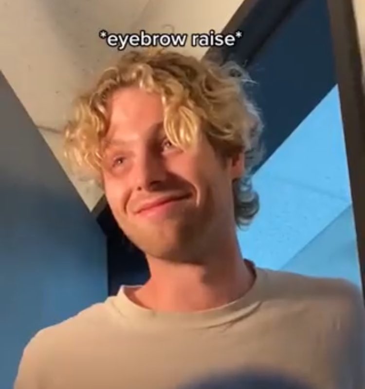 highontwl's tweet photo. *5sos announcing                   *me trying 
new tour and                             to process 
ono live album*                         everything* https://t.co/925tL27xL0