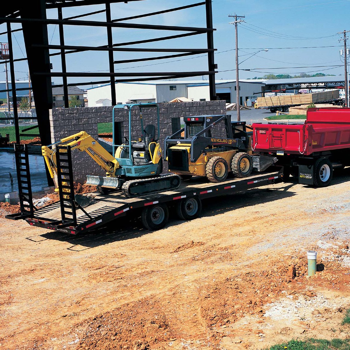 PequeaMachine's tweet image. Check out our trailers for all your hauling needs! From flatbeds to dump trailers, we have the perfect trailer for your needs. Head to vist.ly/3255 to see the entire selection and find the one that's right for you! 🚜 #Pequea #Agriculture #FarmLife #Trailers #Hauling