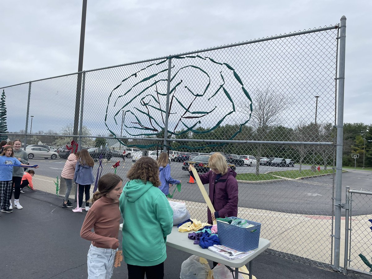 JohnMattingly23's tweet photo. Our playground fences are coming Alive!! Hard to plant trees 🌲s on blacktop, but we can be creative. Thank you for leading this initiative Mrs. Moorman! #IndyFamily #WEareLakota https://t.co/mbTgoBCbAX