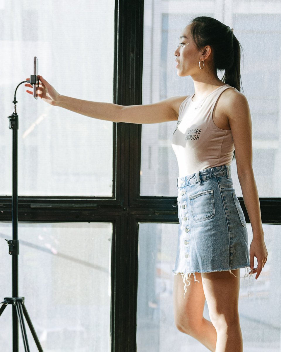 Have you found yourself wondering how to record a successful video advertisement? Curastory has your back! 👏

Click here to discover our biggest pieces of advice: curastory.co/insights/how-t…