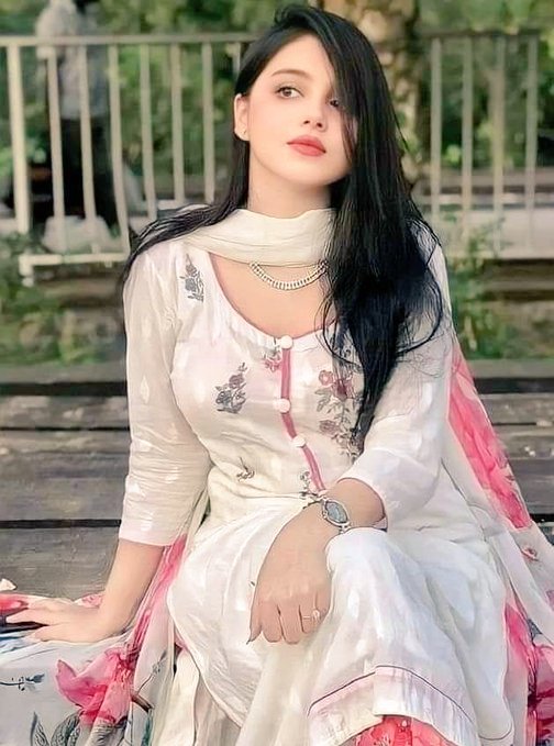 " मन अपना भी गैर हैं मुसाफिर ,
       जानें कहा किधर किस राह भटक जाएं , न मालूम खुद को ही !!🌹🌹