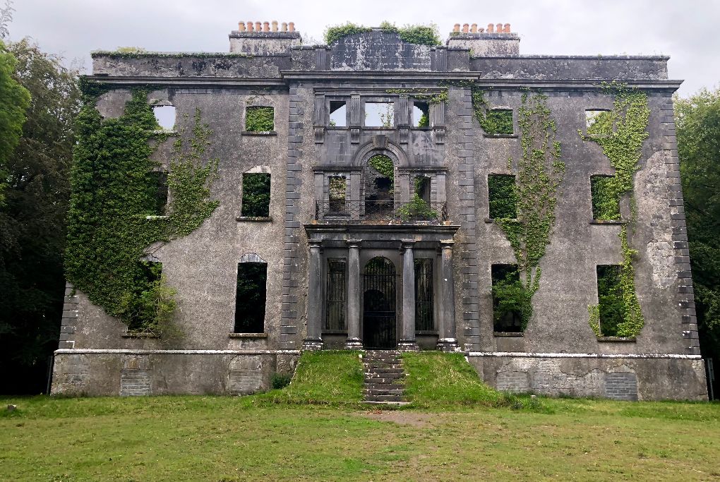 Caitrindreams's tweet photo. @BraydenCreation The derelict Moore Hall, County Mayo, Ireland, still beautiful in ruin...
#Ireland
#DiscoverIreland
#Failte_Ireland https://t.co/OwdnqIgaXv